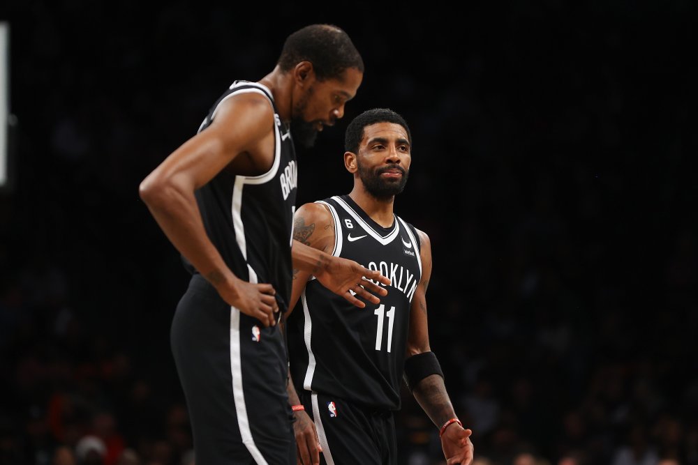  篮网本·西蒙斯复出战旧主，76人惨败引争议  