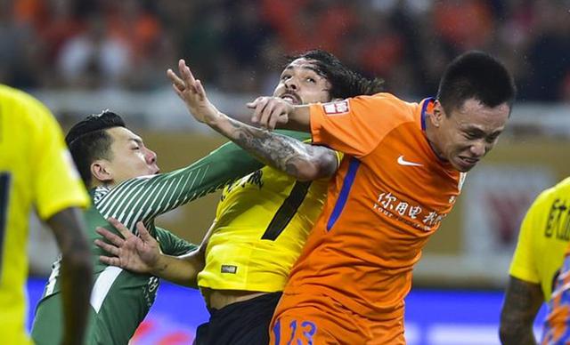  里昂客场不敌弱旅，争冠形势急转直下  